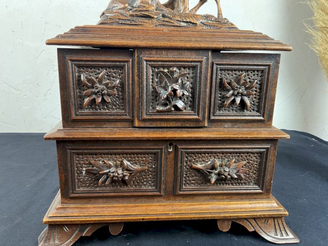 Boîte , coffret à bijoux Forêt Noire décor savoyard edelweiss , bouquetins….