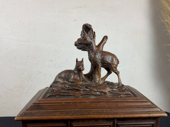 Boîte , coffret à bijoux Forêt Noire décor savoyard edelweiss , bouquetins….