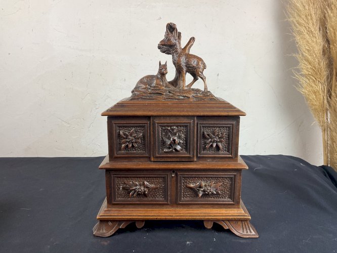 Boîte , coffret à bijoux Forêt Noire décor savoyard edelweiss , bouquetins….