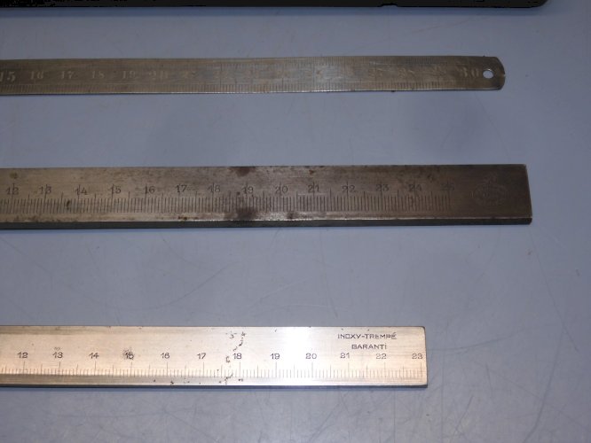 - BOITE COFFRET AVEC 2 PIEDS A COULISSE Aux forges de Vulcain et INOXY      D