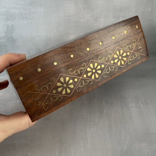 Boite coffret bois incrustation laiton et cuivre décor fleurs et feuillage