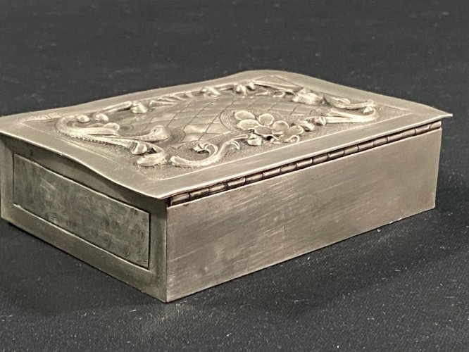 Boite coffret écrin en étain de style Régence période début XXe signée L. Rozay