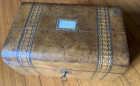 box case 19th century walnut burl straw marquetry dome-shaped lid