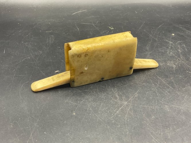 Boite d'allumettes pyrogène en forme de livre