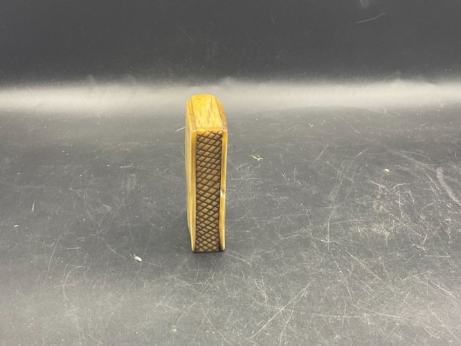 Boite d'allumettes pyrogène en forme de livre