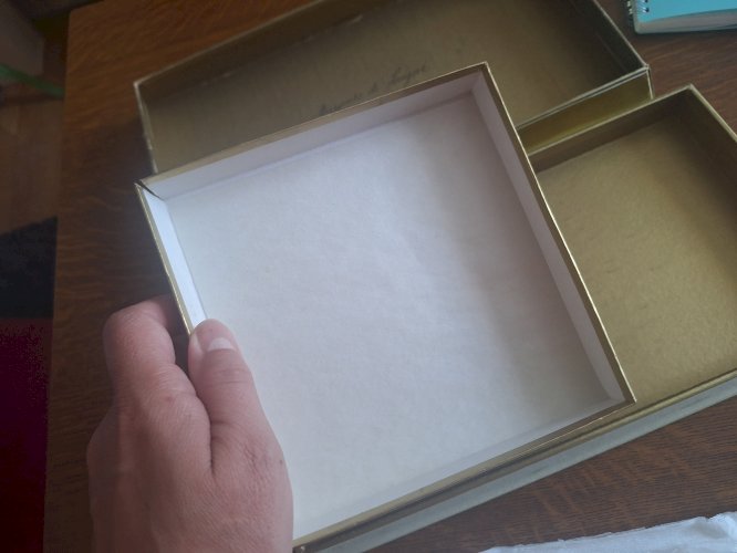 Boîte de rangement réception avec ses serviettes de table inclus