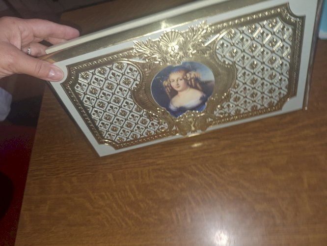 Boîte de rangement réception avec ses serviettes de table inclus