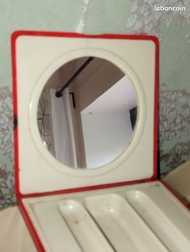 Boîte de voyage maquillage vintage années 70 – Made in Japon – plastique dur – rare orange et beige – très bel état