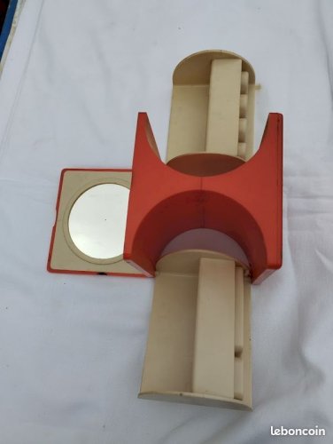 Boîte de voyage maquillage vintage années 70 – Made in Japon – plastique dur – rare orange et beige – très bel état
