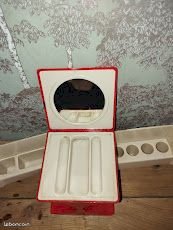 Boîte de voyage maquillage vintage années 70 – Made in Japon – plastique dur – rare orange et beige – très bel état