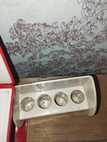 Boîte de voyage maquillage vintage années 70 – Made in Japon – plastique dur – rare orange et beige – très bel état