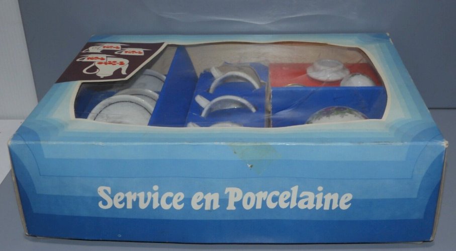 -BOITE DINETTE SERVICE A CAFE VINTAGE PORCELAINE CHINA TOY SET MADE IN GDR     D