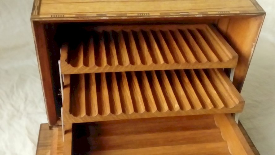 BOITE DISRTIBUTEUR DE CIGARETTE CIGARE EN MARQUETRIE ART DECO*