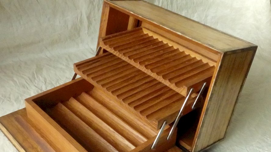 BOITE DISRTIBUTEUR DE CIGARETTE CIGARE EN MARQUETRIE ART DECO*