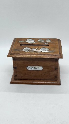 BOITE DISTIBUTEUR DE CIGARETTES SAIGON 1946 EN BOIS ET NACRE