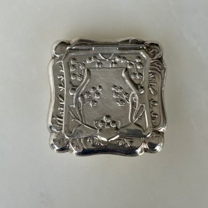 Boite en argent Art Nouveau 1900 décor de végétaux M3970