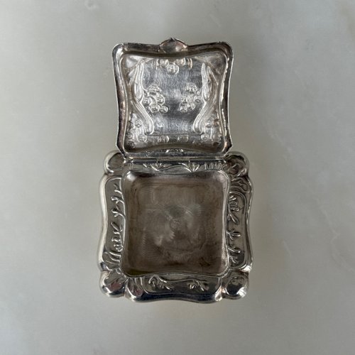 Boite en argent Art Nouveau 1900 décor de végétaux M3970