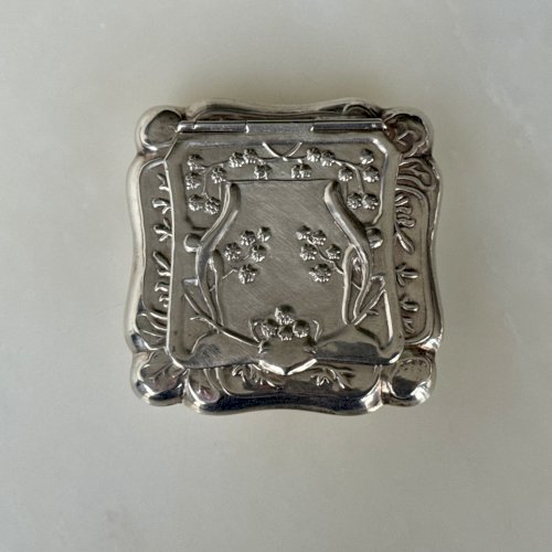 Boite en argent Art Nouveau 1900 décor de végétaux M3970