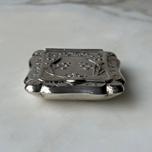 Boite en argent Art Nouveau 1900 décor de végétaux M3970