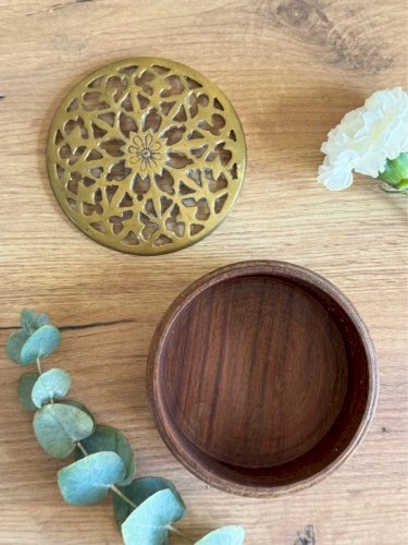 Boîte en bois couvercle doré vintage