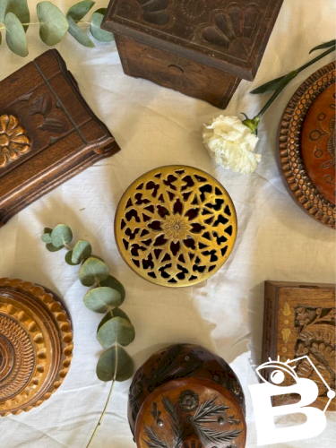 Boîte en bois couvercle doré vintage