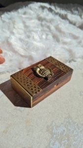 Boite en bois et laiton - pilulier -boite à tabac