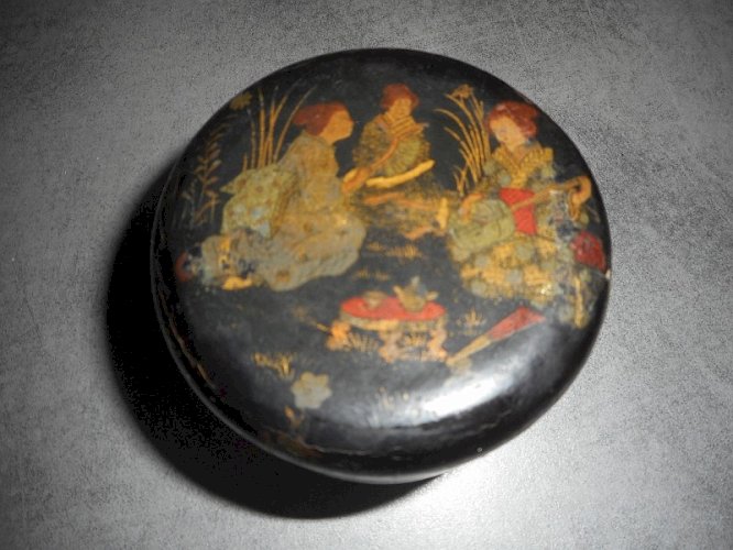 BOITE EN BOIS LAQUE ASIATIQUE NAPOLEON III