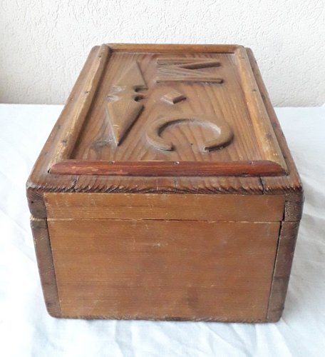 Boite en bois M C