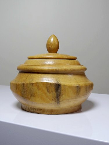 Boite en bois tourné clair vintage