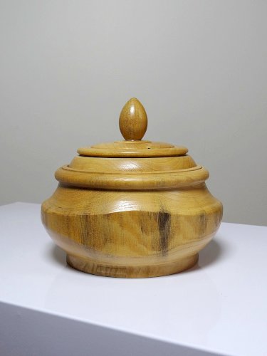 Boite en bois tourné clair vintage