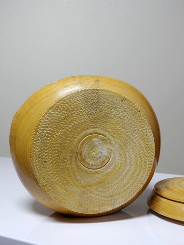 Boite en bois tourné clair vintage