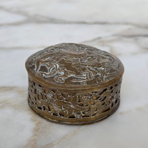 Boite en bronze ajourée richement ouvragée Chine XIXe M4010