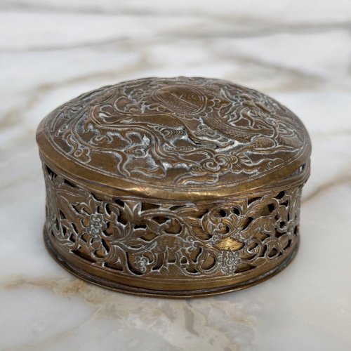 Boite en bronze ajourée richement ouvragée Chine XIXe M4010