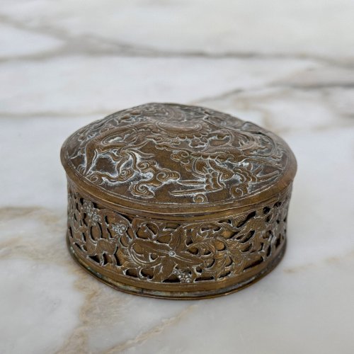 Boite en bronze ajourée richement ouvragée Chine XIXe M4010