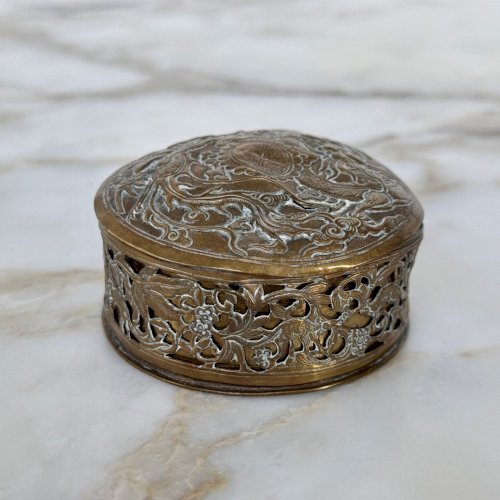 Boite en bronze ajourée richement ouvragée Chine XIXe M4010