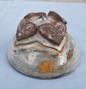 Ceramic hearts box
