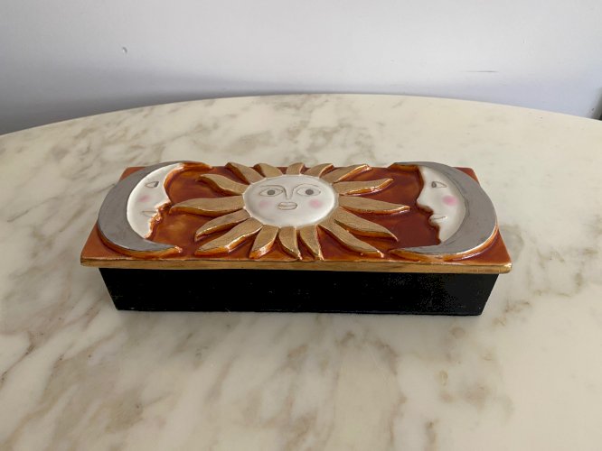 Boite en céramique par Marion de Crecy dans le goût de Mithé Espelt M3757