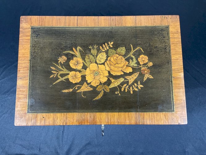 BOÎTE en Marqueterie Coffret avec rangement intérieur Napoléon III  XIX -XX .