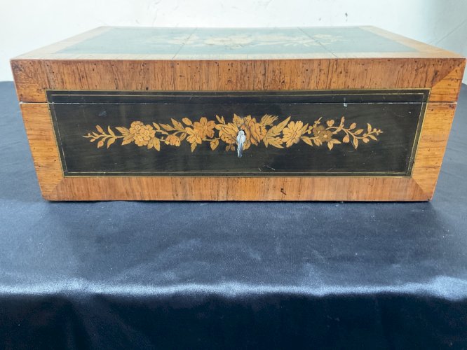 BOÎTE en Marqueterie Coffret avec rangement intérieur Napoléon III  XIX -XX .