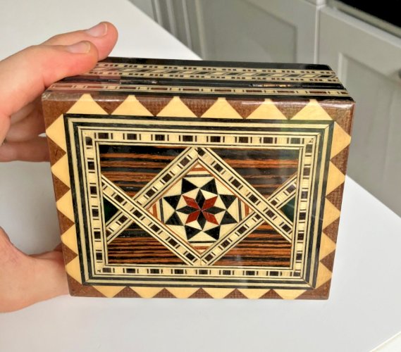 boite en marqueterie de bois style oriental Syrie