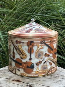 Metal box with musical instrument patterns