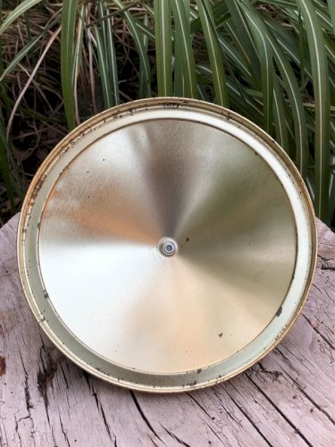 Boîte en métal motifs instruments de musique