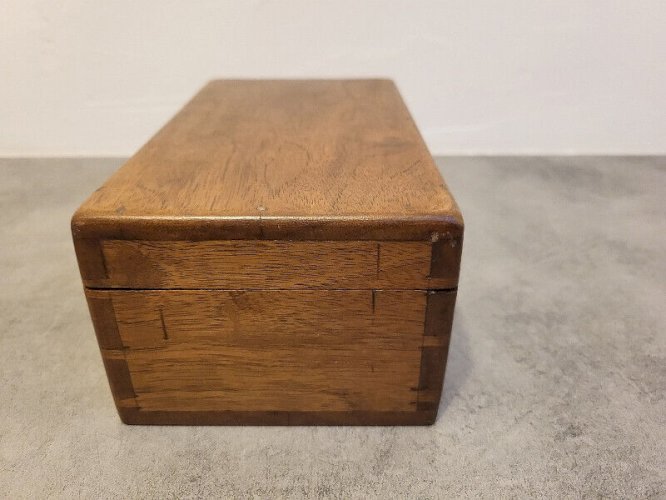 BOITE EN NOYER ANCIEN A 4 COMPARTIMENTS