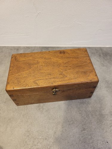 BOITE EN NOYER ANCIEN A 4 COMPARTIMENTS