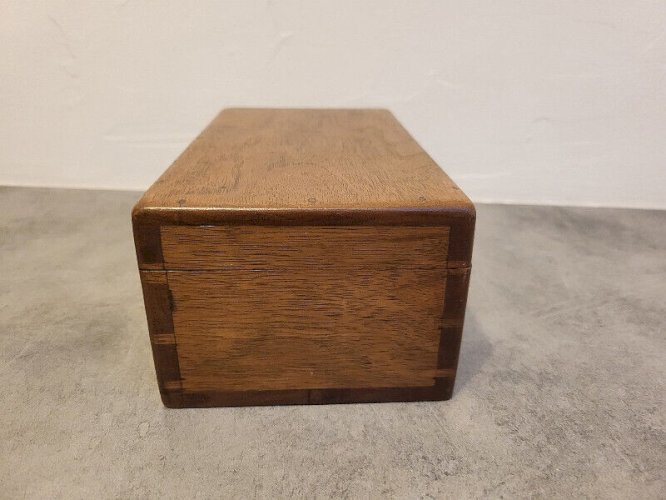 BOITE EN NOYER ANCIEN A 4 COMPARTIMENTS