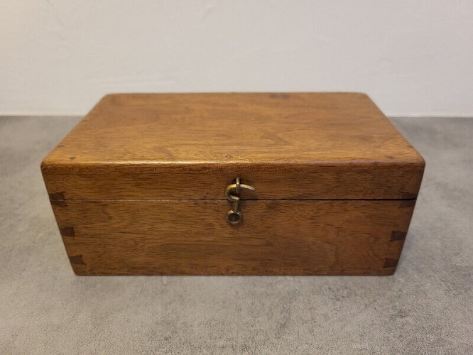 BOITE EN NOYER ANCIEN A 4 COMPARTIMENTS