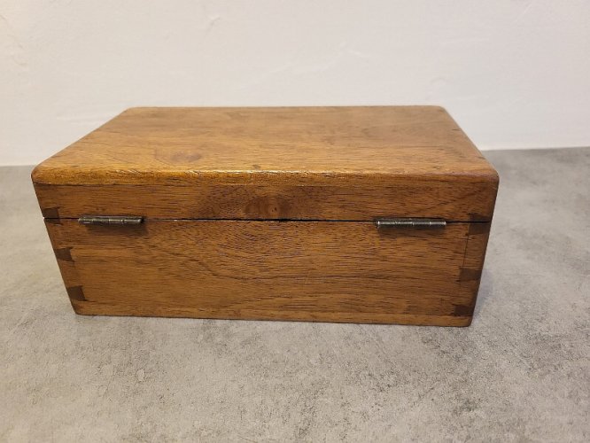 BOITE EN NOYER ANCIEN A 4 COMPARTIMENTS