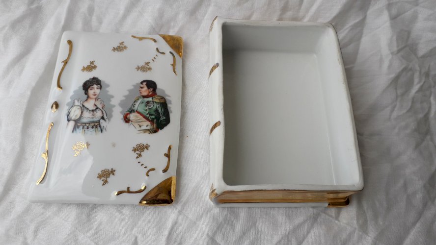 Boite en porcelaine Napoléon