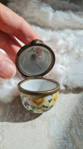 Boite en porcelaine ou pilulier Limoges France