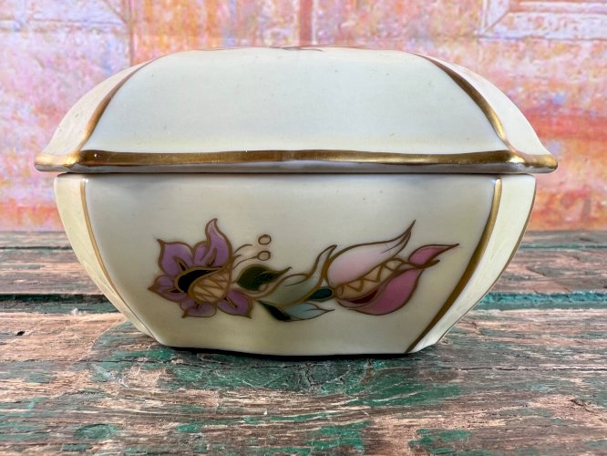Boîte en porcelaine peinte à la main – Zsolnay Pécs Hongrie – Signée Barathui